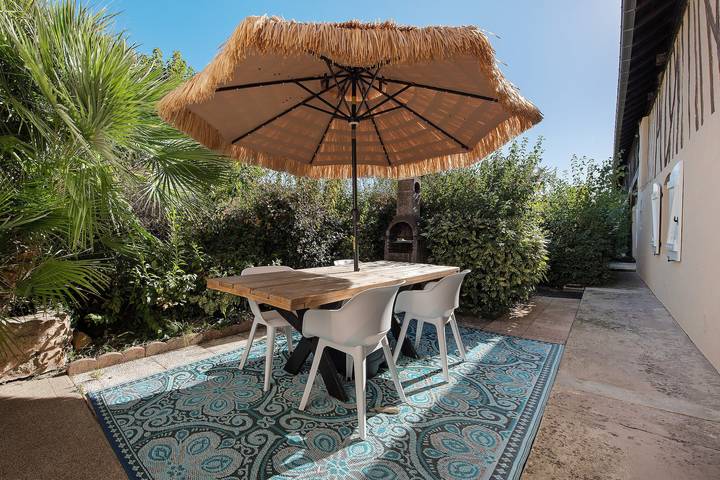 Holiday Home “Domaine Logis Gascogne, Gîte 2”: Garden View, Pool, Wi-Fi in Saint-Justin (Gers), Gers