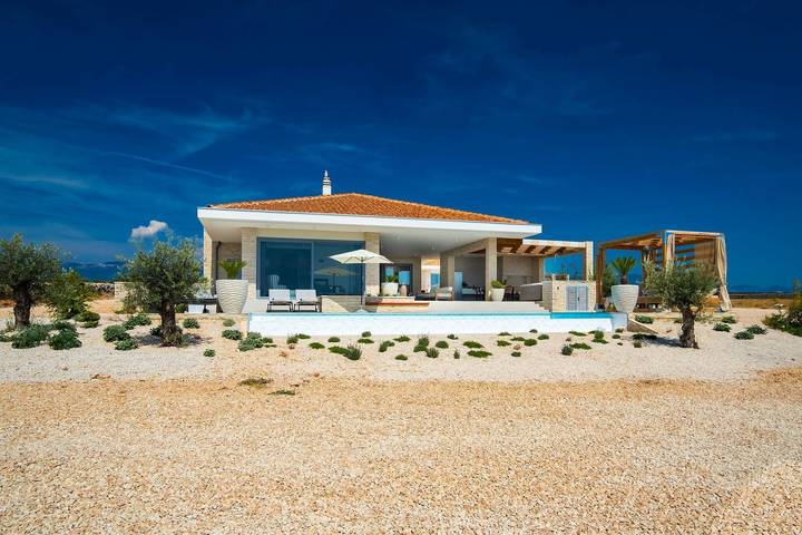 Villa für 7 Personen, mit Garten und Balkon in Novalja