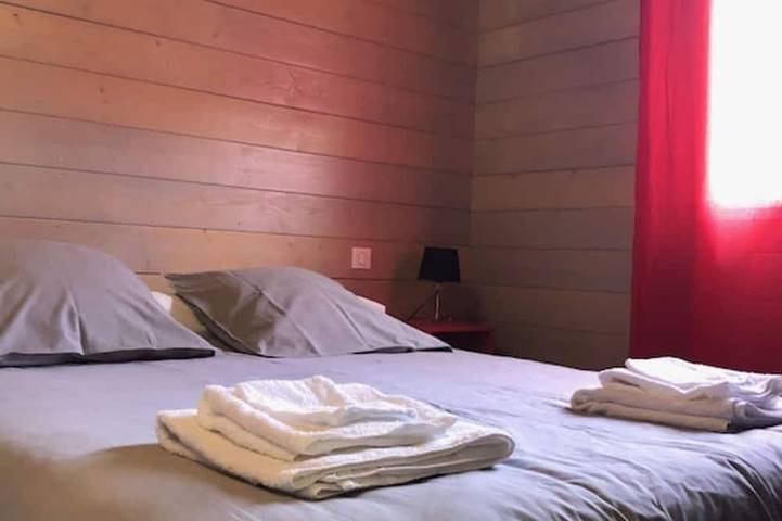Wooden house with private pool, Route de Palombaggia, 500 metres from the sea in Porto-Vecchio, Arrondissement de Sartène