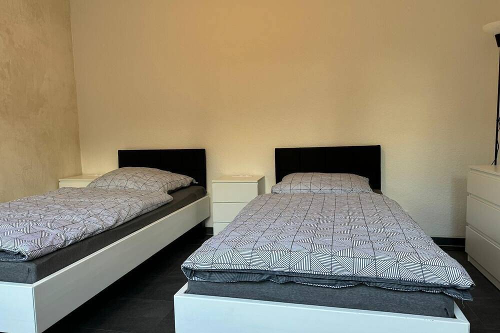 Ganze Wohnung, Modernes Apartment mit 4 Schlafplätzen, Parkplatz, Wlan & Balkon in Leverkusen, Bergisches Land