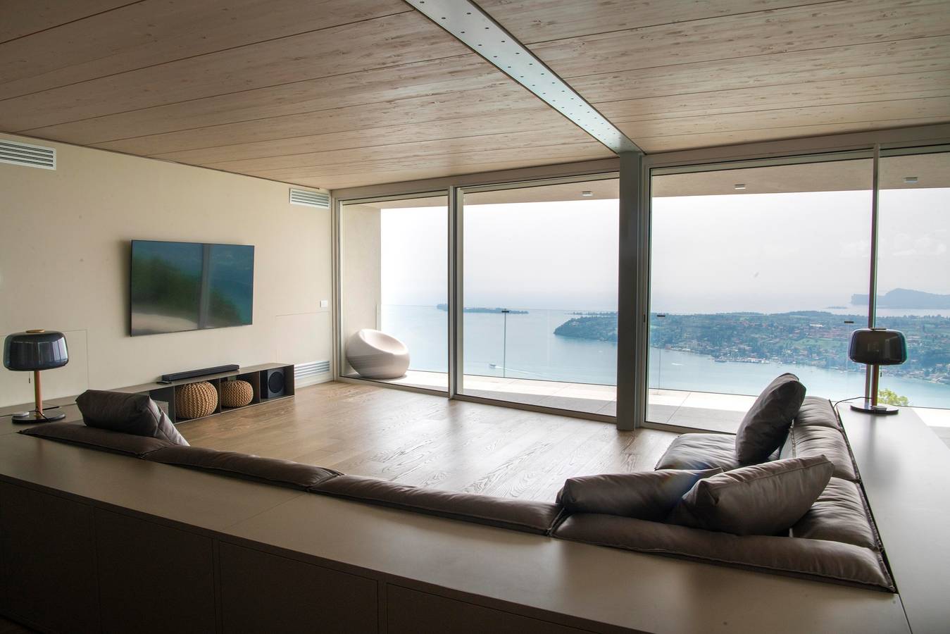 Villa 'Infinity' con vista lago, Wi-Fi e aria condizionata in Salò, Prealpi Gardesane