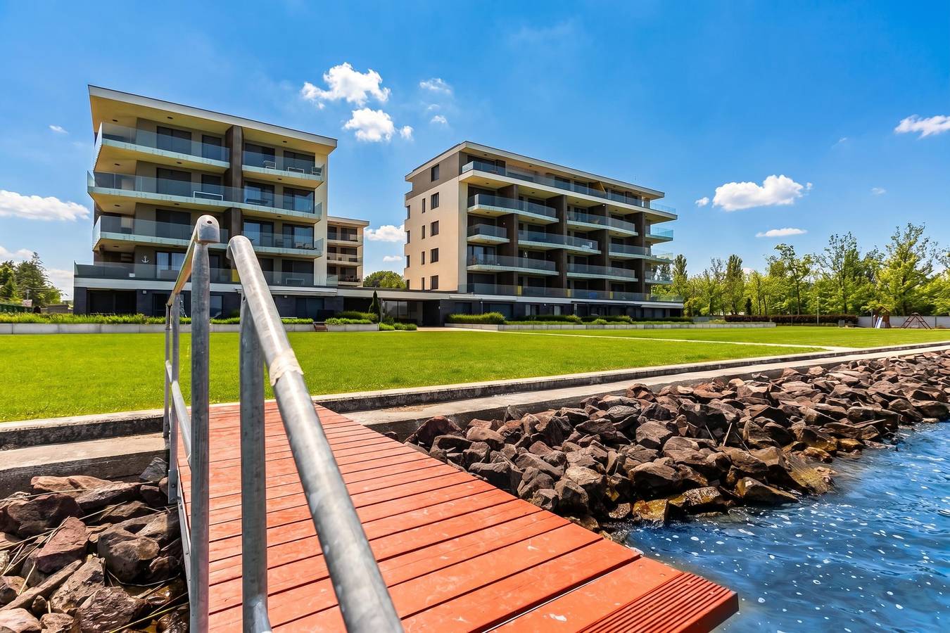 Hel leilighet, Lake Side Luxury-Steps To The Lake Lela in Balatonlelle, Południowe brzegi Balatonu