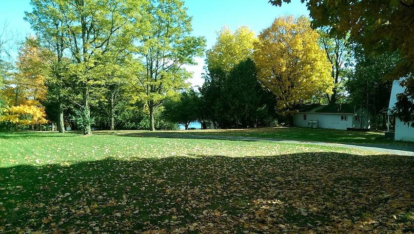 Vacation rental for 2 people, with yard in Lake Champlain