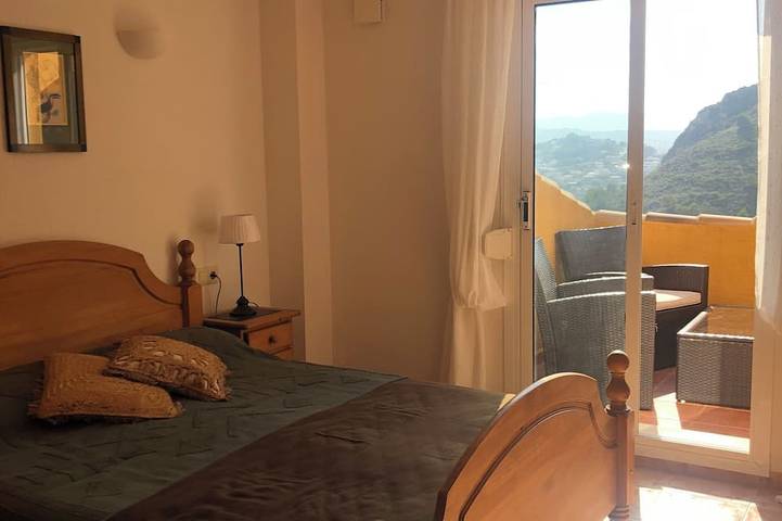 Ganze Wohnung, Ruhige, sonnige Wohnung am Meer mit herrlichem Bergblick Benitachell, Moraira in Poble Nou de Benitatxell, Costa Blanca
