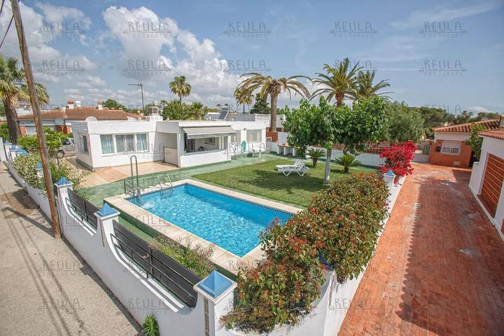 Chalet para 6 personas, con Terraza y Jardín además de Piscina y Vistas en Vinaroz