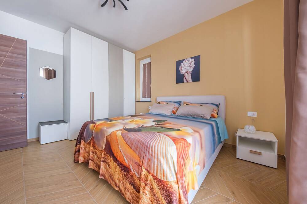 Entire apartment, Apartment 'Grace Home 1' with Sea View, Wi-Fi and Air Conditioning in Milazzo, Messina Province