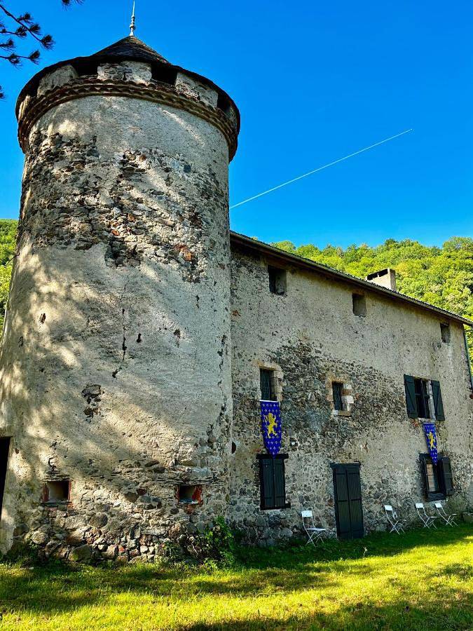 Location de vacances pour 10 personnes, avec sauna ainsi que vue et jardin à Cazenave-Serres-et-Allens