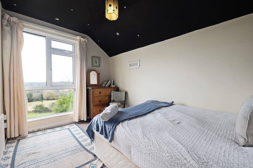 Large 9-Bed Wicklow Retreat • Sleeps 18+ • Valley Views • Sauna • Parking in County Wicklow
