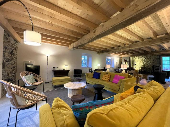 Gîte pour 10 personnes, avec terrasse ainsi que piscine et jardin à Souraïde - 4