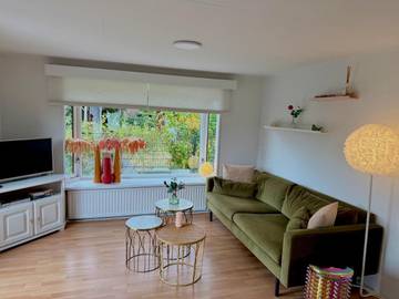 Gîte pour 4 personnes, avec vue sur le lac ainsi que vue et jardin, animaux acceptés dans Erm