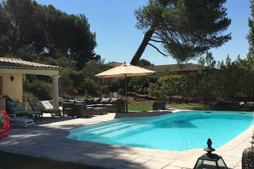 Location de vacances pour 6 personnes, avec terrasse et jardin à Éguilles