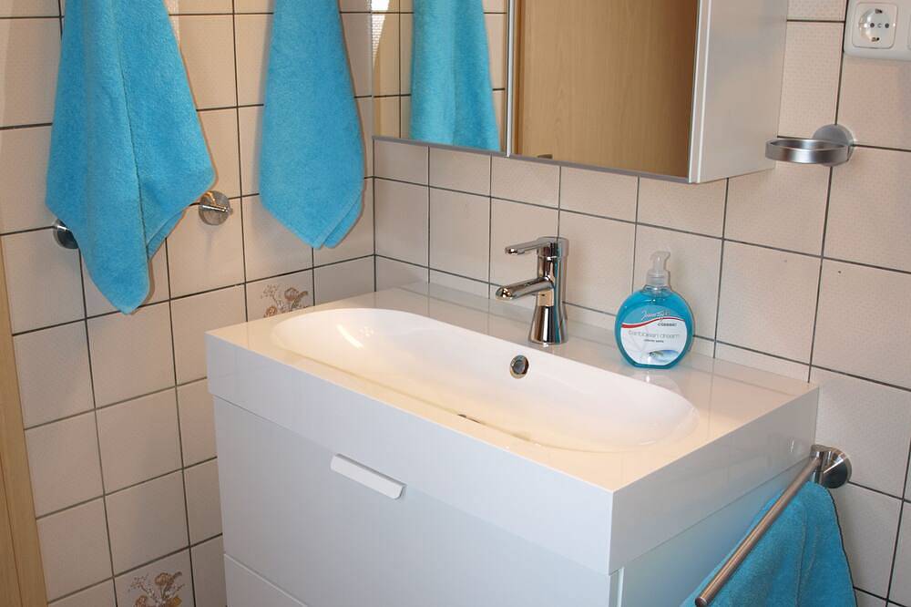 *Wlan* Bungalow in ruhiger Lage für 5 Pers, Nähe Cuxhaven 04/24 renoviert in Spieka-Neufeld, Nordholz