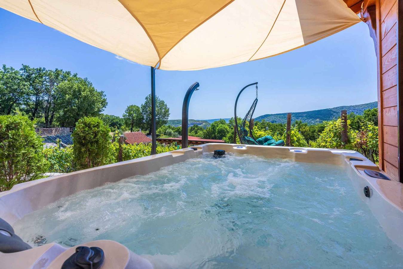 Ferienhaus mit Whirlpool und Sonnenterrasse in Grizane, Primorje-Gorski Kotar