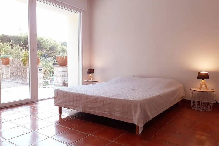 Gîte pour 4 personnes, avec jardin et terrasse dans Calanque De Port Pin Cassis - 2
