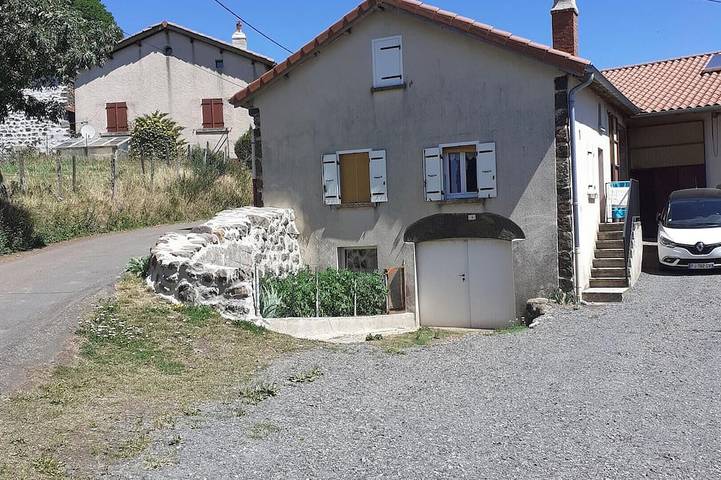 Gîte pour 4 personnes, avec jardin à Landos