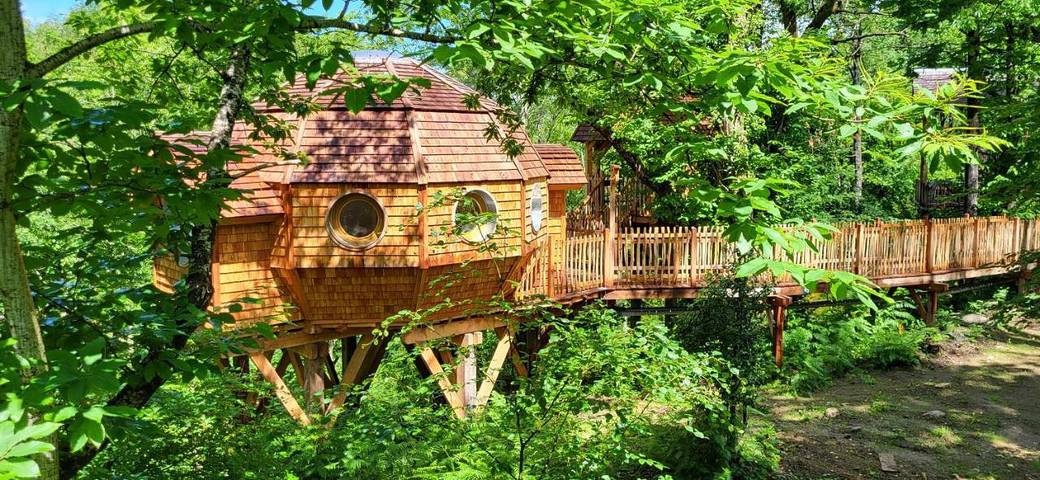 Camping pour 3 personnes, avec Jacuzzi et Terrasse ainsi que Jardin et Piscine