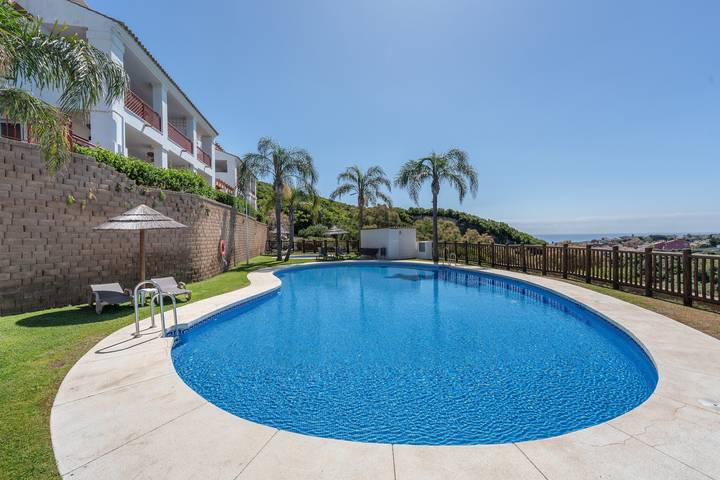 Entire apartment, Alcaidesa Golf and Beach Resort: Relaxation with Pool, Mountain Views and Prime Location in La Alcaidesa, San Roque