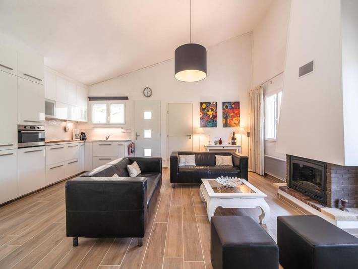 Location de vacances pour 6 personnes, avec terrasse ainsi que jardin et piscine à Pouzols-Minervois - 2