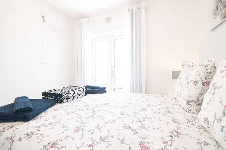 Appartement entier, Newly renovated penthouse in a complex with pool on the seafront in Playa Bastián, Teguise