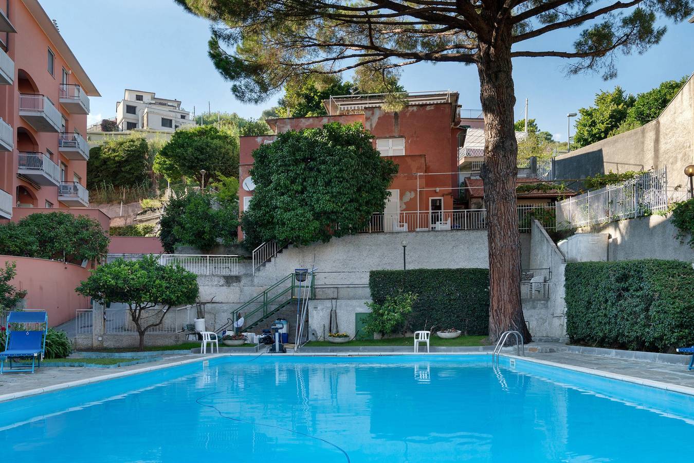 Appartamento intero, Appartamento 'Casa Sole e Mare' con piscina condivisa, giardino privato in Arenzano, Riviera di Ponente