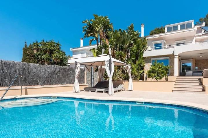 Casa de vacaciones para 8 personas, con Balcón además de Terraza y Piscina en Cas Català