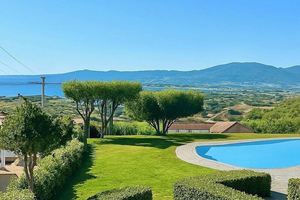 Spektakuläres Haus mit Meer- und Bergblick & Pool – perfekte Lage zum Entspannen in Lu Fraili di Sopra, San Teodoro