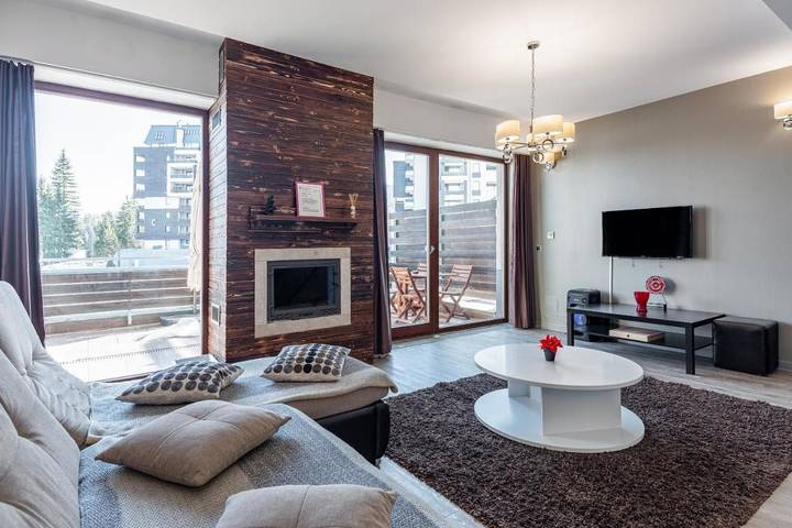 Gîte pour 6 personnes, avec sauna ainsi que balcon et jacuzzi dans Poiana Brasov - Brasov