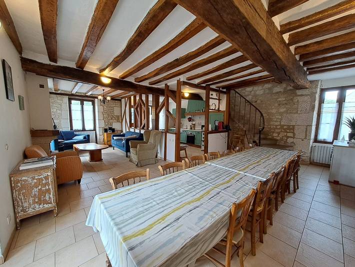 Gîte pour 15 personnes, avec Terrasse et Jardin à Vincelottes