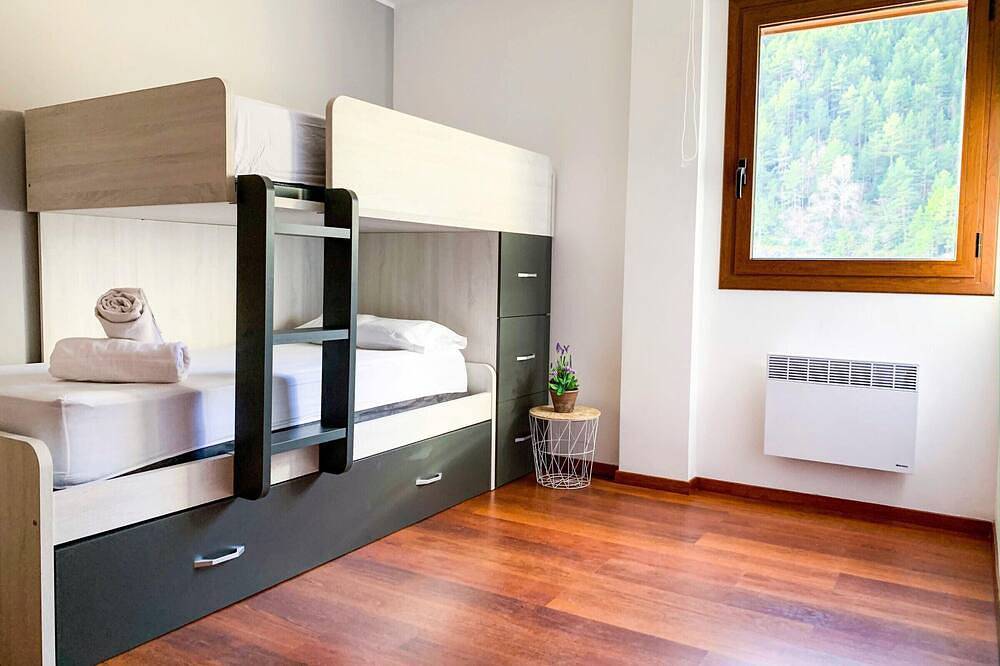 Entire apartment, Modern apartment in Arinsal, near slopes, parking included in Pal Arinsal