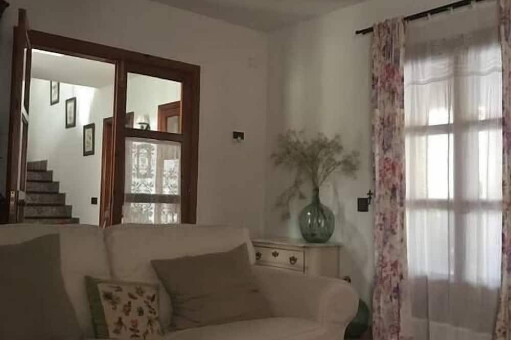 House ideal for families, swimming pool, barbecue. 15 minutes from Palma. in Bunyola, West Majorca