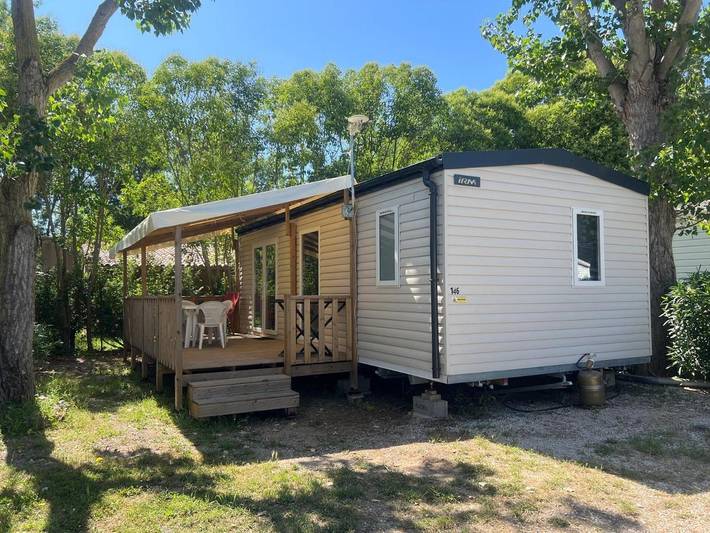 Camping pour 4 personnes, avec Terrasse ainsi que Jardin et Piscine