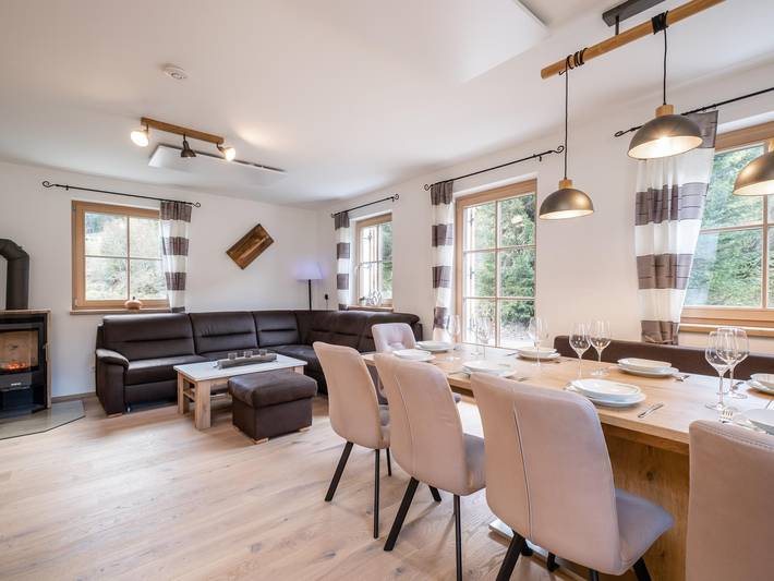 Chalet mit Hot Tub und Gartensauna in Rottenmanner und Wölzer Tauern, Irdning-Donnersbachtal