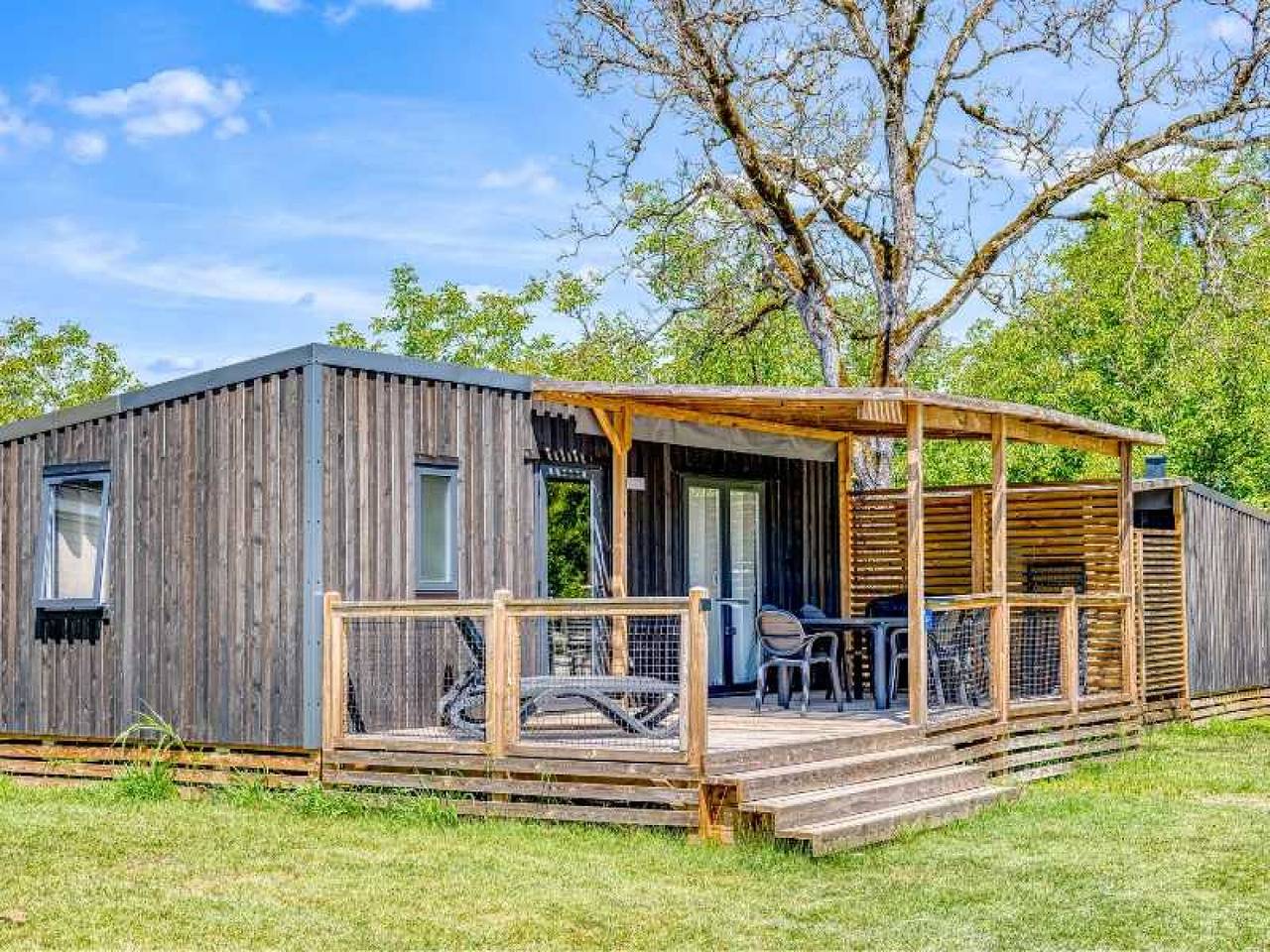 Camping 4 étoiles - Piscine - ccbbgfb in Souillac, Lot