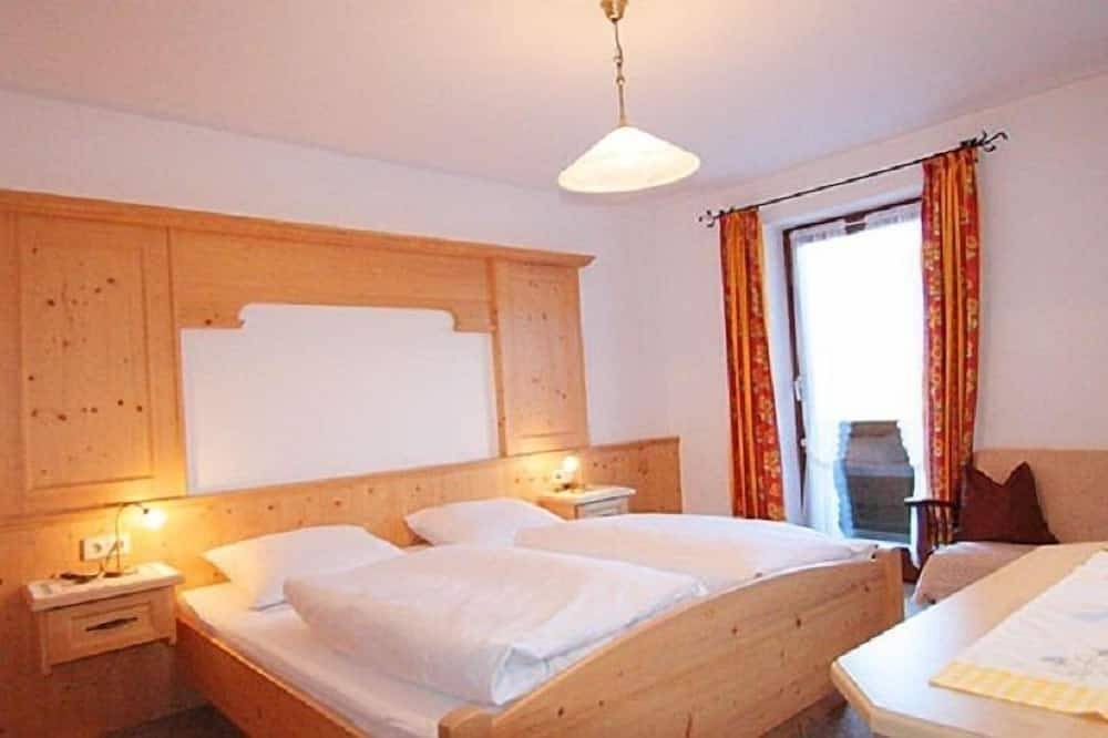 Ganze Wohnung, (3) gemütliche Ferienwohnung, 22 qm mit Balkon in Reit im Winkl, Bayerische Alpen