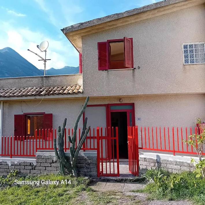 Casa vacanza per 8 persone, con Balcone e Terrazza nonché Giardino e Panorama a Spigno Saturnia