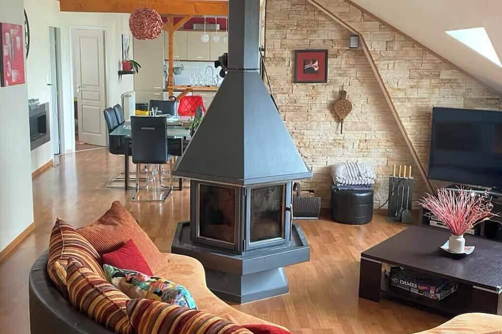 Entire apartment, The Blue Gentian, view of Lake Saint Point in Mouthe-Lac et Mont d’Or, Doubs