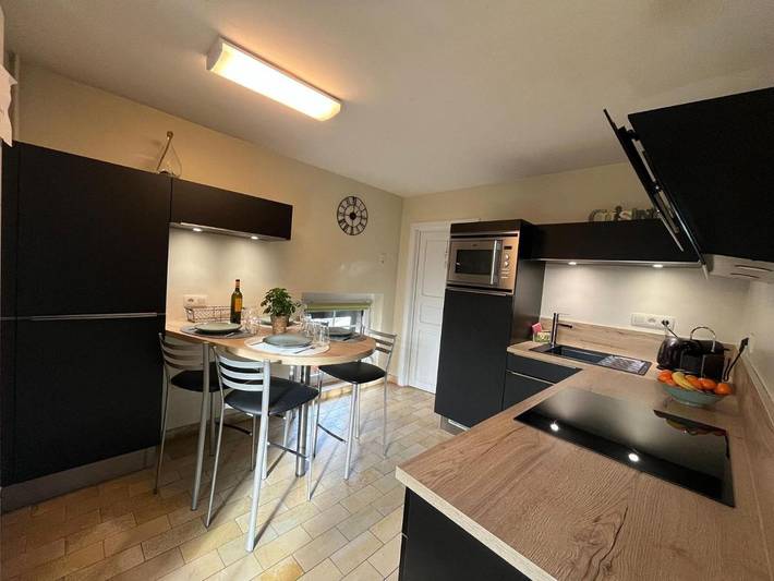 Location de vacances pour 4 personnes, avec terrasse ainsi que jardin et jacuzzi dans Porcheresse - 3