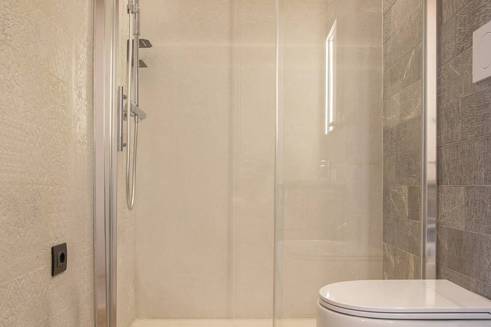 Ognissanti Guesthouse - Historical Centre Room, Double room with private bathroom in Fermo (Village), Fermo