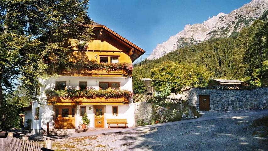 Ferienwohnung für 4 Personen, mit Balkon und Garten in Ramsau am Dachstein