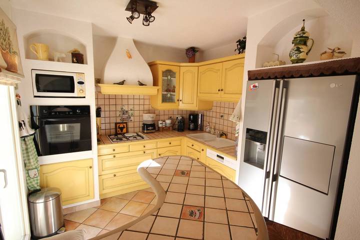 Appartement de vacances entier, Bel Appartement de plain pied de 85m²,tout confort, 80m de la mer, 2 chambres,Wifi, séjour climatisé, belle terrasse à in Portiragnes Plage, Portiragnes