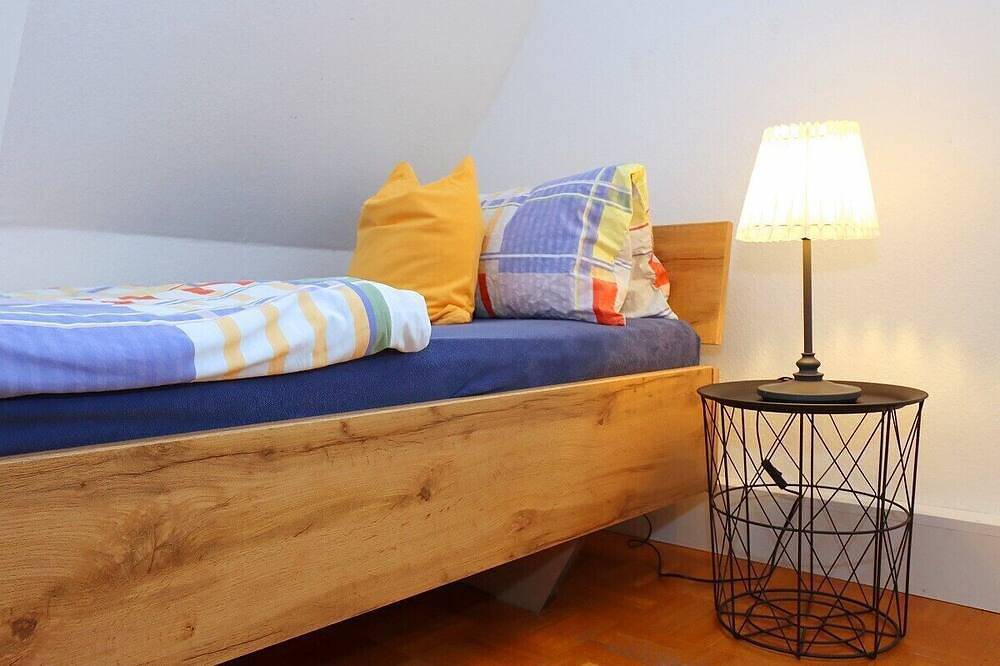 Ganze Wohnung, Ferienwohnung im Dachgeschoss 35 qm Platz für 1 bis 3 Personen in Villingen-Schwenningen, Mittlerer Schwarzwald