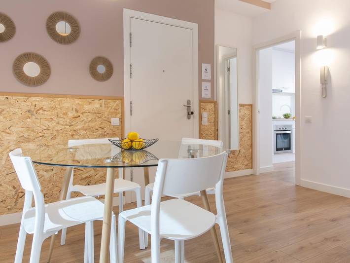 Appartement de vacances entier, 21 Lumineux et confortable Appt. avec balcon à Gracia in Barcelona Centre, Barcelone