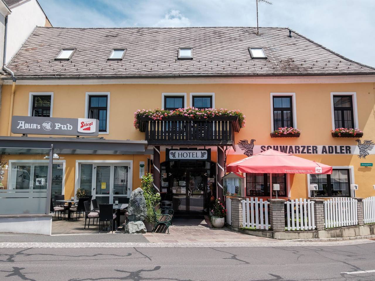 Hotel Schwarzer Adler - Hotelappartement, Bad & Wc getrennt in Friedberg (Steirerland), Steirerland