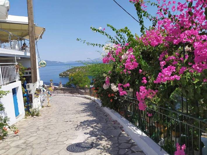 Villa for 5 people, with view and terrace in Meganisi