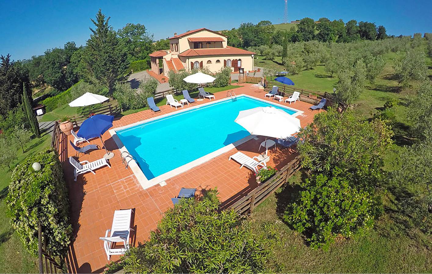 Appartement de vacances entier, Charmant appartement de 2 chambres avec piscine, terrasse et parking, à proximité des restaurants et de la rivière in Montecatini Val di Cecina, Côte des Étrusques