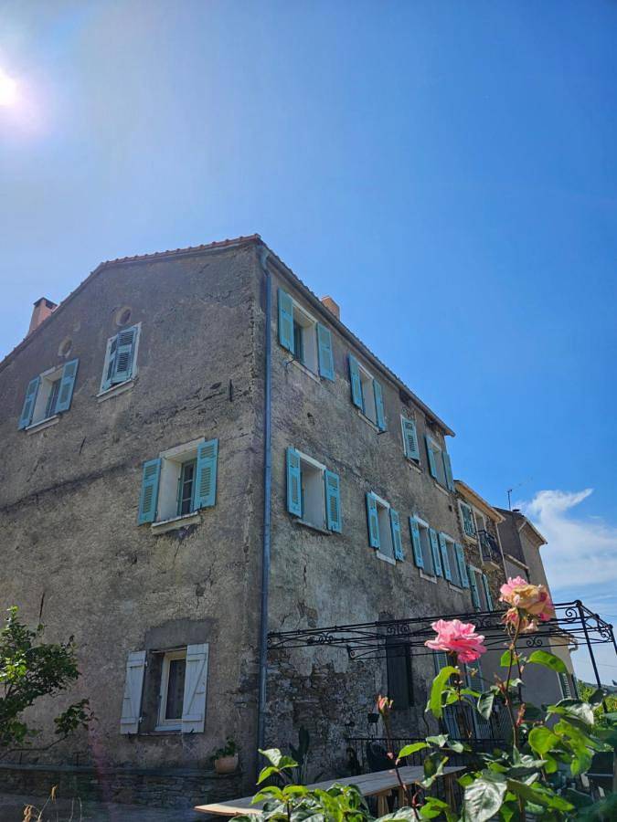Gîte pour 4 personnes, avec jardin à Rapale - 2