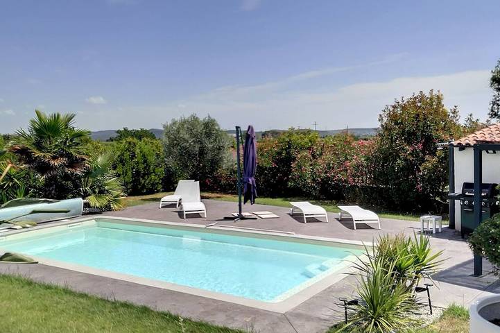 Location de vacances pour 8 personnes, avec Terrasse et Jardin à Saint-Clément