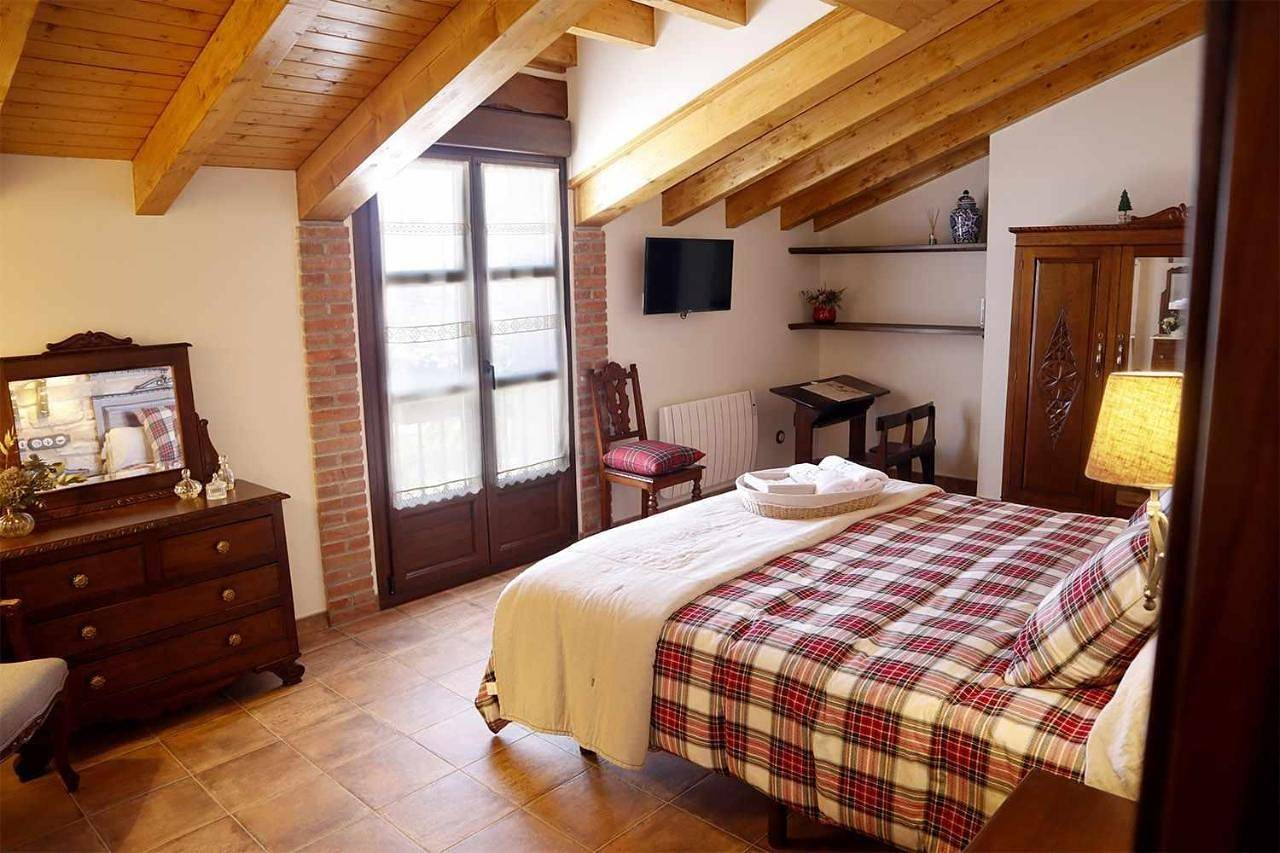 Large Double or Twin Room in Antromero, Gozón