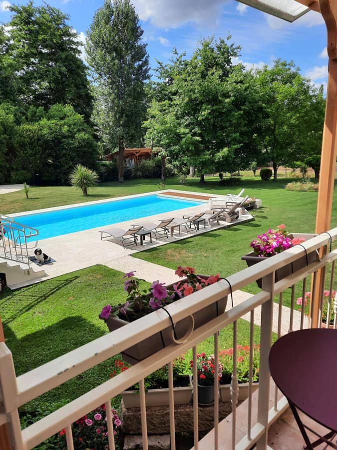 Location de vacances pour 8 personnes, avec Terrasse et Jardin ainsi que Piscine et Vue à Aillas