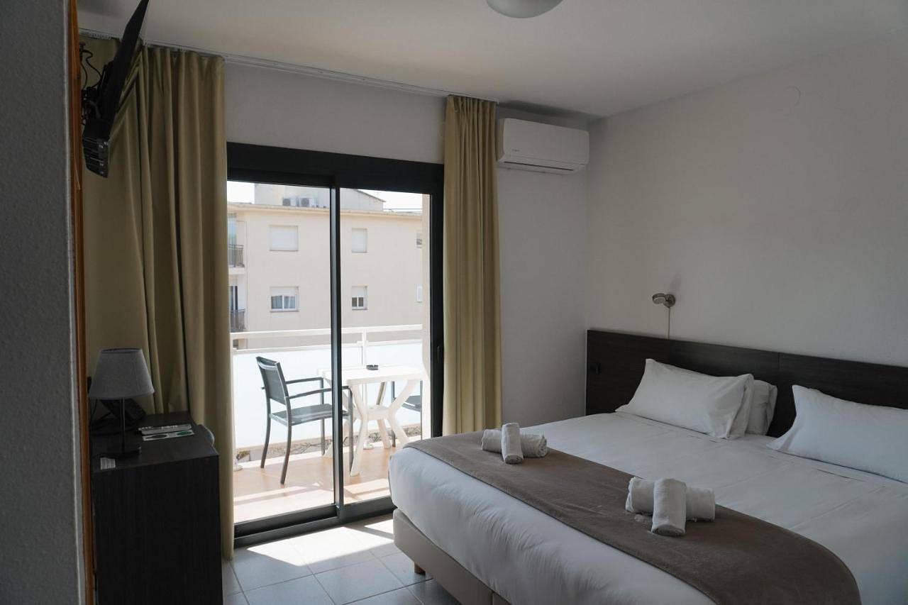 Deluxe Double Room with Side Sea View in Salou, Costa Dorada